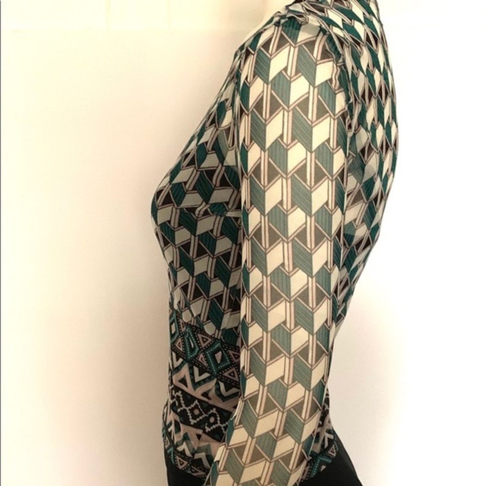 Geometric Print Green & Black Mesh Fitted Top S - Picture 6 of 15